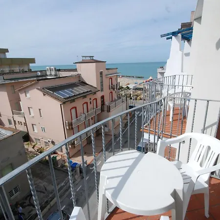 Locazione Turistica Mediterraneo.1 * ريميني